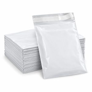 Pack of 100 white self-seal mailing bags 6.5 by 9 inches
