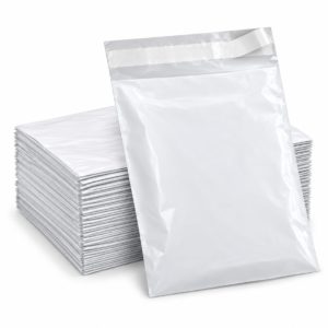 Pack of 100 white self-seal mailing bags 9 by 12 inches